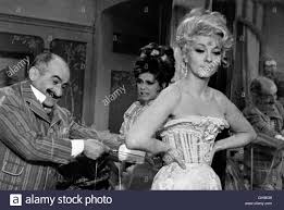 Louis de funès, bernard alane, olivier de funès and others. Onkel Paul Sterben Grosse Pflaume Hibernatus Louis De Funes E Il Nonno Surgelato Frankreich Italien 1969 Edouard Molinaro Hubert De Tartas Louis De Funes Hilft Seiner Frau Edmee Claude Gensac Ins Korsett