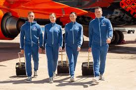 Новая форма станет визитной карточкой экипажа «белавиа» на ближайшие три года. Bortprovodniki Belavia Smenili Formennuyu Odezhdu Na Sportivnyj Kostyum Mark Formelle Belavia Aviakompaniya Respubliki Belarus