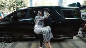 Saat sedang hamil, mama dengan zodiak cancer lebih banyak menghabiskan waktunya di rumah. Netizen Prediksi Aurel Hamil Anak Lelaki Ini Sebabnya