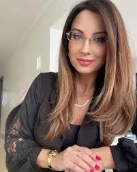 Hello, I'm new here, I'm divorced. I'm looking for a partner, no matter how  old I am. Say hello, it means a lot to me. Contact me👉👉 :  https://shorter.me/vilwc