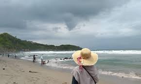 Keindahan pantai sawarna ini sangat terkenal hingga ke berbagai daerah. Tiket Masuk Dan Rute Menuju Pantai Menganti Kebumen Penginapan Terdekat
