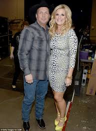 I never knew it could be like this. Trisha Yearwood Puts Her Brentwood Home On Sale For 2 2m Daily Mail Online