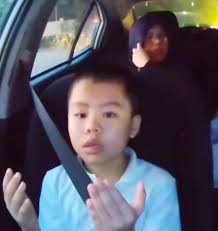 Seorang kanak-kanak yang mendoakan buat abang e-hailing yang menghidap  penyakit Tourette Syndrome ini menarik perhatian warga net dan min sekali  😭 Apa yang korang tak tahu Tourette Syndrome ni melibatkan satu gerakan