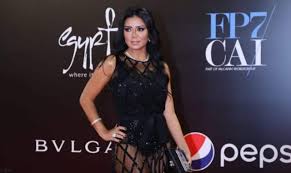 بالصور رانيا يوسف بالهوت شورت على البحر بوابة مصر 11