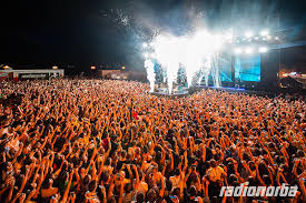 Sul palco fedez, poi tanti big. Battiti Live 2019 70 Artisti In Cinque Piazze E Cinque Prime Serate Su Italia Uno Puglia Planet