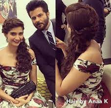Sonam Et Anil Kapoor Loose Hairstyles Kareena Kapoor Hairstyles Hair Looks