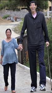 World S Tallest Man Is Now World S Tallest Dad Tall Guys Tall Women Normcore