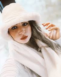 First night out since the baby for this mommy…with a new haircut ✂️ ⁣ .⁣ .⁣  .⁣ .⁣ .⁣ #bangs #bangstyle #curtainbangs #fashiongram #fashionstyle #fringe  #fringebangs #haircut #hairfashion #longhair #longhairdontcare #newhair  #newhaircut #