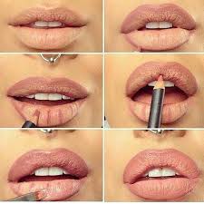 Galiha Ali 2016 On Instagram سلام البنات طريقتي في تكبير الشفايف اول شى صح فوق الشفايف في خط ابيض امش Lipstick Hacks How To Apply Lipstick Lips Fuller