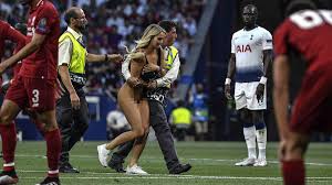 Dortmund nanti malam bayern munich vs dortmund on tv bayern munich vs dort. Flitzerin Vom Champions League Finale Behauptet Liverpool Spieler Sendeten Flirt Nachrichten Sportbuzzer De