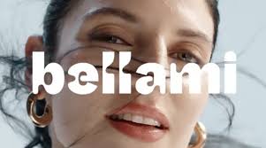 Snickers peint une femme à moustache en plein Soho