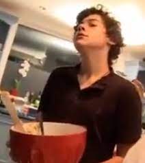 Get Out Of My Kitchen Harry Styles Miro 432987342789 Veces Este Video Y Siempre Me Rio De Lo Mismo Jajaja Harry Styles Style Harry