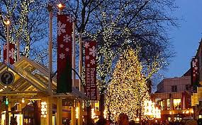 Top 10 Most Amazing Christmas Trees In The United States Amazing Christmas Trees Christmas In Boston Christmas In England