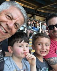 Domingo espetacular em família! Dois filhos, quatro netos. Scott LaVelle  com Georgia tem Liam e Olivia- 9 meses ontem ! Ícaro tem Jacob e tb Lauren  com Camila Panico! Lucélia e LuizMister!!