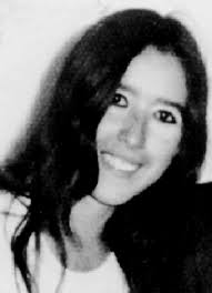 Chile rojo y negro teñido de violetas. Homenaje al legado y a las mujeres  del MIR.