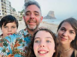 The elusive full family selfie.