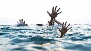 Five people feared drowned in boat capsize near panchkot Ghat in Varanasi |  वाराणसी में बड़ा हादसा: गंगा नदी में पलटी नाव, 6 लोग डूबे | Hindi News,  Uttar Pradesh