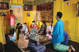 Tiada satu perkataan pun yang mampu menggambarkan jengkel dan jijiknya aku terhadap filem ni. Hilarious Look At Colourful Community