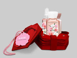 Maybe you would like to learn more about one of these? Bath And Body Works Travel Pack Gift Set Rose On Packaging Of The World Creative Package Design Gallery