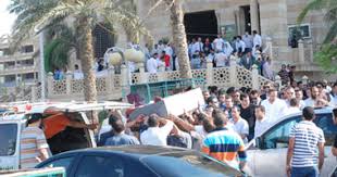 وأضاف الفنان هاني شاكر أنه يجب احترام نقابة الموسيقيين وذلك لأنها تُعبر عن شريحة الموسيقيين، مشيراً إلى أن حمو بيكا تقدم باختبار النقابة ولم يجتاز الاختبار كما أن حمو. Ø¨Ø§Ù„ØµÙˆØ± Ù‡Ø§Ù†Ù‰ Ø´Ø§ÙƒØ± ÙŠÙˆØ¯Ø¹ Ø¬Ø«Ù…Ø§Ù† Ø§Ø¨Ù†ØªÙ‡ Ø¯ÙŠÙ†Ø§ Ø§Ù„ÙŠÙˆÙ… Ø§Ù„Ø³Ø§Ø¨Ø¹