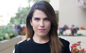 Karla Souza se roba las miradas en vestido de seda