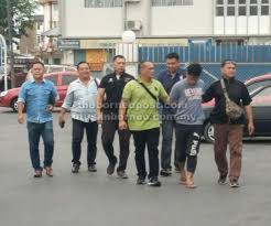 Hal ini disebabkan oleh kepadatan penduduk dan terdapat golongan tuntasnya, banyak langkah yang boleh dilaksanakan bagi menangani jenayah ragut di malaysia. Suspek Kes Ragut Di Marina Ditangkap Utusan Borneo Online