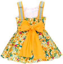 Precioso lazo rosa asalmonado en pechera izquierda. Lappepa Moda Infantil Vestido Nina Estampado Loros Mariposas Missbaby Lappepa Moda Infantil Vestido Nina Estampado Loros Mariposas Missbaby Diseno Corto Diseno Acampanado Falda De Tul Estampado De Flores Cuello Redondo