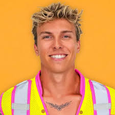 Cameron Huff's Instagram, Twitter & Facebook