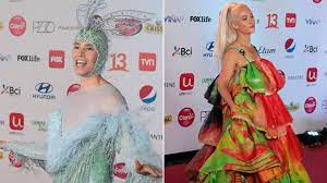 Y yo dije un pie, un pie de frutas. Di Mondo Y Vesta Lugg Lideraron Los Looks Mas Comentados De La Gala Del Festival De Vina 2019 Emol Com