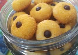 1/2 kg kacang tanah, kupas, sangrai, tumbuk kasar, 100 gr gula halus, 3 putih telur, 2 sdm coklat bubuk. Bagaimana Menyiapkan Kue Janit Janda Genit Anti Gagal Kue Kering Com