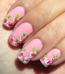 Hola chicas aqui les dejo otro video mas, en esta ocacion les enseño como hacer unas rosas muy facil utilizando pintura acrilica, espero les guste este. Facil Diseno De Unas Con Rosas Blancas Y Rojas Unas Disenos De Unas Y Unas Primaverales