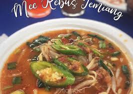 Masukkan daging ayam, aduk hingga berubah warna. 6 Langkah Cara Membuat Mee Rebus Temiang Yang Segera