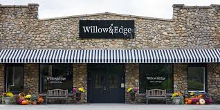 The sharp contrast between black and white paired with the polished look of stainless steel gives this salon a sleek and stylish look. Bergen County Nj Hair Salon Willow Edge