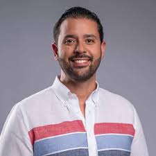 Enmanuel Bautista, la cara de una política de servicio. Por : José R.Matías  “Si ayudo a una sola persona a tener esperanza, no habré vivido en vano.”  Martin Luther King. El verdadero