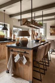 Pour les fans de cuisine, rien de tel qu'un cadeau original et gourmand ! Cuisine Bois Vintage Scandinave En 2020 Design De Cuisine Rustique Cuisine Bois Cuisine Moderne