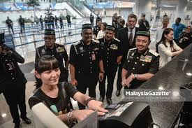 Aplikasi mobil untuk membuat semakan pejabat imigresen yang menerima permohonan dan mengeluarkan passport malaysia. Klia Bakal Dilengkapi Dengan Peranti Semakan Status Kawalan Imigresen