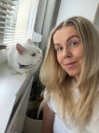 From stray to stay! Greetings from Slovakia 🙂 Does not sit