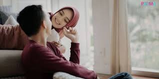 Kalau isyraf nak dijodohkan pun, isyraf selepas itu dia diambil sebagai anak angkat keluarga ini dan dibesarkan dengan penuh. Cerita Cinta Romantik Selepas Kahwin Paksa