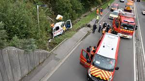 Les lecteurs du quotidien la voix du nord ont également aimé. Calais Apres L Accident De L A16 L Agent De La Dir Est Decede A L Hopital