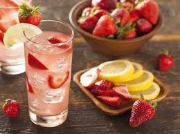 Cilekli Limonata Gurme Rehberi Cilekli Limonata Saglikli Icecekler Limonata