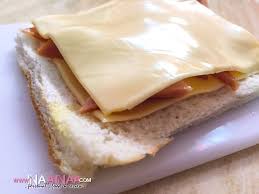 Sandwich telur mayo untuk 4 porsi 4 butir telur (rebus) 1sdm susu cair 1/2sdt lada 2sdm. Roti Telur Cheese Resepi Yang Mudah Iafoodhunter