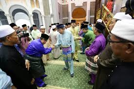 It was constructed by the british in the early 1930s and was officially opened its interesting features include the tangga diraja (royal stairs) from istana alam shah and a royal mausoleum. Sultan Selangor Rasmi Masjid Diraja Sultan Suleiman