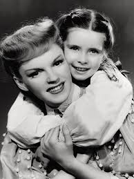 Judy Garland And Margaret O Brien Meet Me In St Louis 1944 Judy Garland Movie Stars Classic Movie Stars