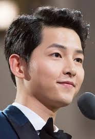 The discovery of K tv and movies, thanks to my brother, has broadened my  visual horizons. Lips and ABs. I'm 72 but Song Kang is my fantasy.☺️❤️