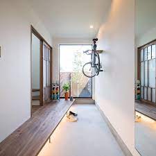 玄関が広くて明るいといいね 広くみせるコツがいくつか グランハウス岐阜 設計事務所 愛知 岐阜 玄関 土間 ロードバイク女子 間接照明 全身鏡 無垢フローリング 間取り 注文住宅 おしゃれな家 土間 玄関 家 玄関ホール デザイン