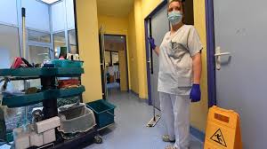 Créez votre cv d'agent d'entretien. Armentieres Ils Travaillent A L Hopital En Pleine Pandemie Qui Sont Les Personnels En Premiere Ligne