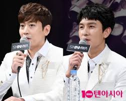 국내 최장수 아이돌그룹 신화의 에릭과 김동완의 불화가 수면 위로 떠오른 가운데, 두 사람이 sns를 통해 각기 다른 입장을 보이고 있다. Jnk7un5xjs7u M