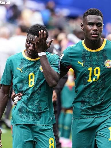 Imágenes que duelen ver! ⚽️📸😭 Los jugadores de Senegal quedaron totalmente tristes por la eliminación del Mundial 2026. #FutbolRPC 📸 @433