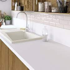 plan de travail stratifie plans de travail blancs cuisine style industriel