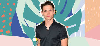 Buchanan will play a spin on leigh cook's character from the original film directed by robert iscove. Netflix Cobra Kai Star Tanner Buchanan On Body Image More Glamour Uk
